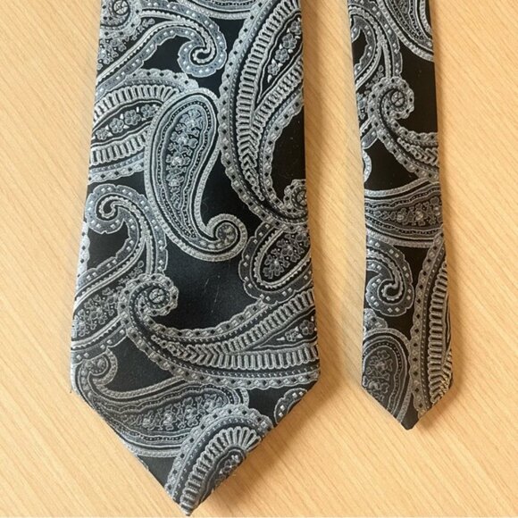 💕2/$30 💕Sean John 100% Silk Black/Grey/Silver Paisley Patterned Tie - Picture 2 of 6